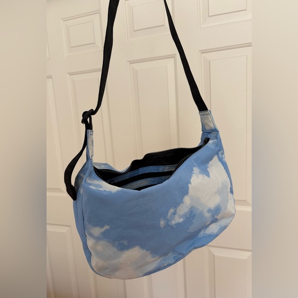 Baggu Cloud Print Medium Nylon Crescent - Picture 2 of 6